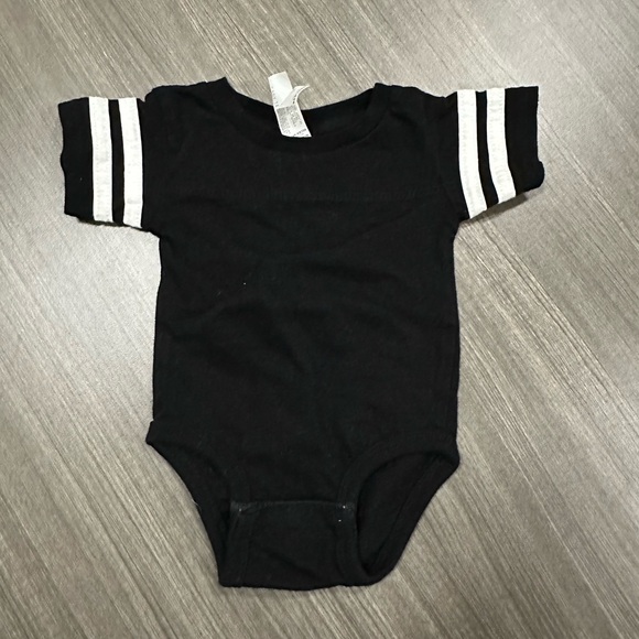 Rabbit Skins bodysuit for newborn - Picture 2 of 6